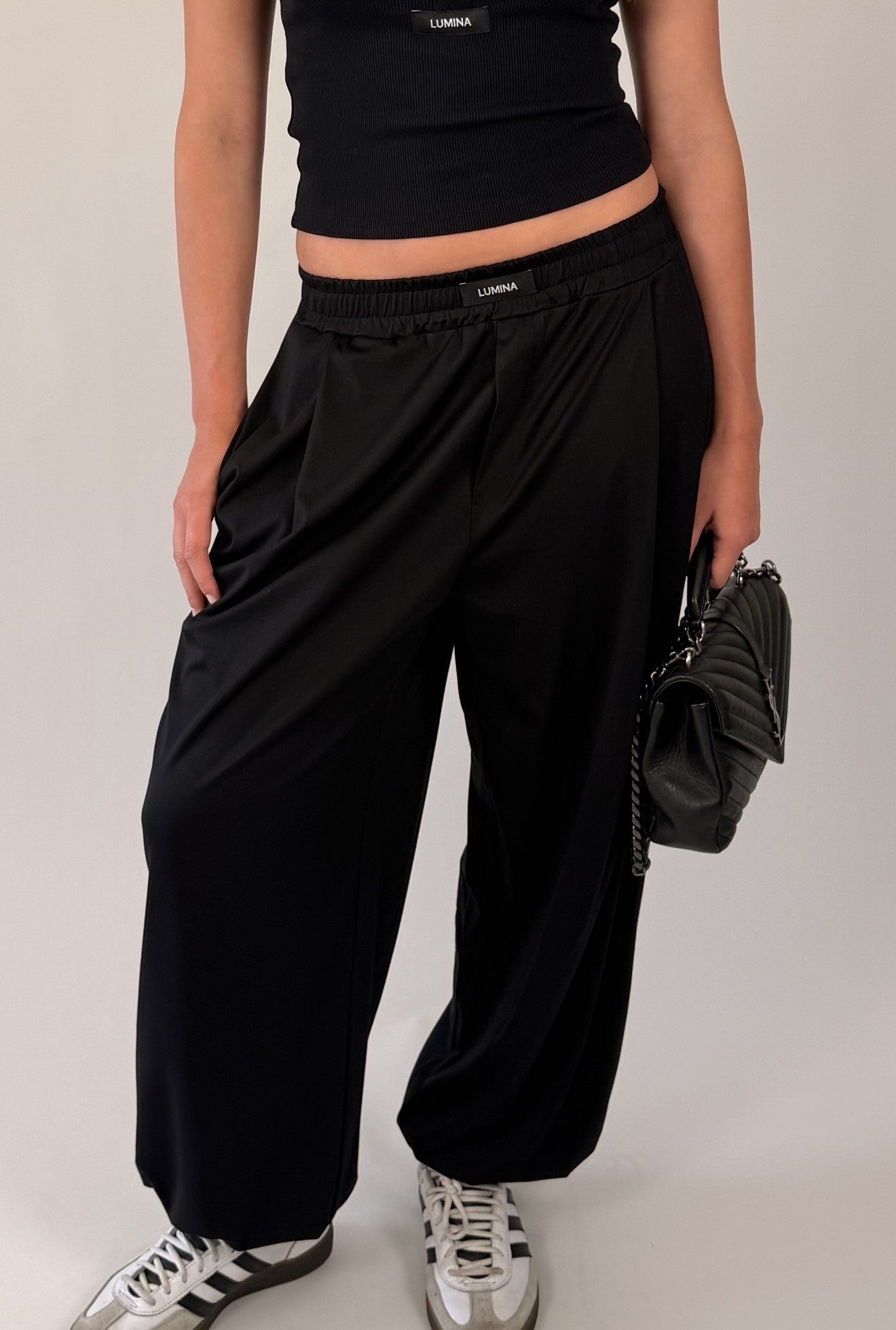Pantalon ample et serré en bas by LUMINA